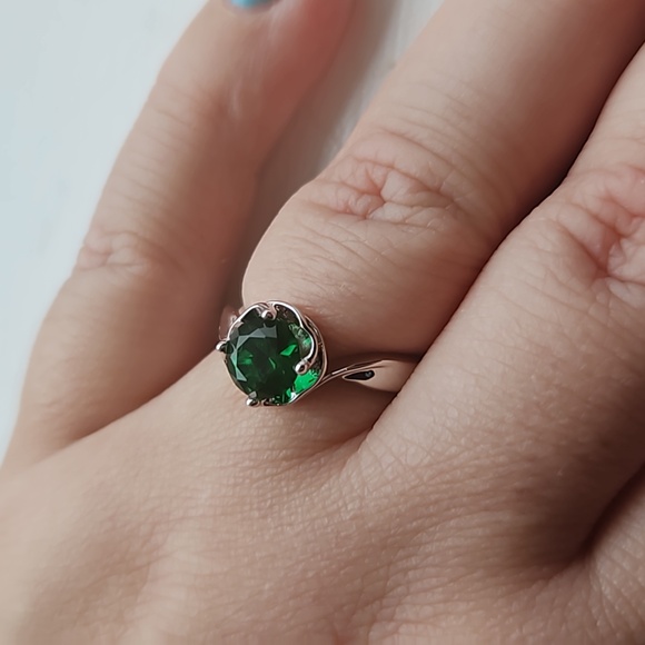 Ring‎ - Picture 2 of 4